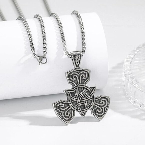 🍀 Celtic Knot Triquetra Pendant Necklace (NWOT) 🍀 - Picture 10 of 11